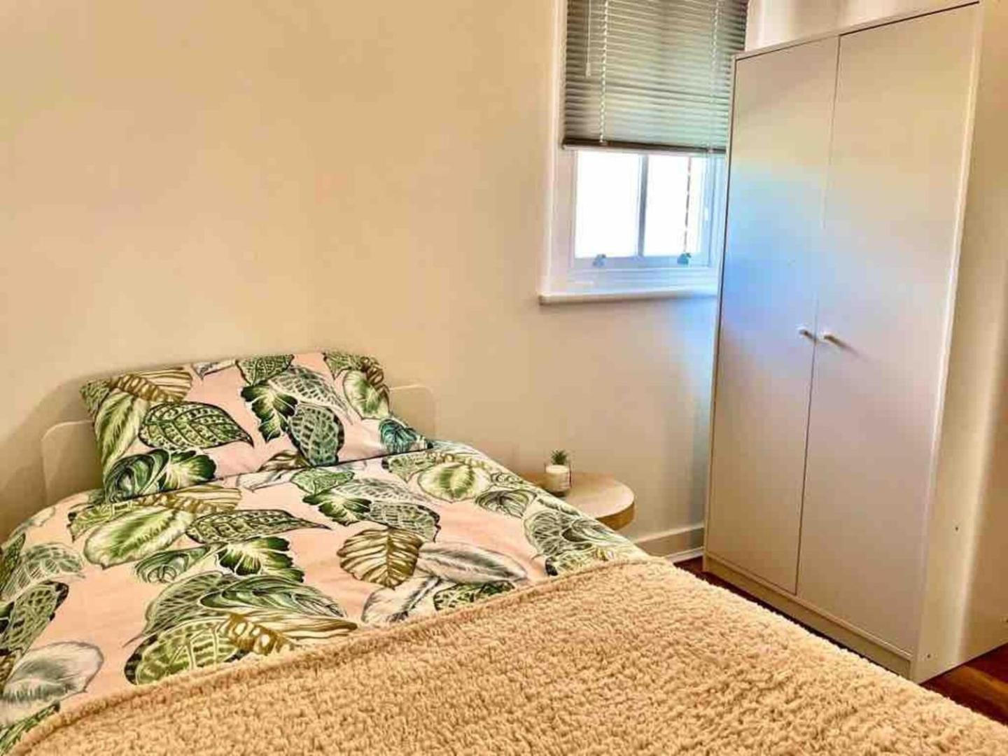 2 Bed Self Contained Apartment Wrexham Exterior foto